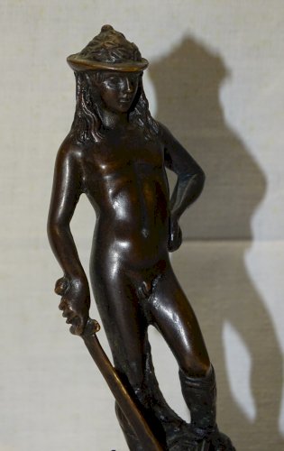-JOLIE SCULPTURE BRONZE Patiné représentant le DAVID de DONATELLO non signé   D