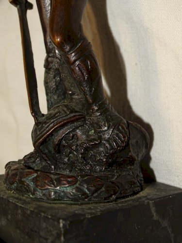 -JOLIE SCULPTURE BRONZE Patiné représentant le DAVID de DONATELLO non signé   D
