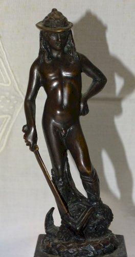 -JOLIE SCULPTURE BRONZE Patiné représentant le DAVID de DONATELLO non signé   D