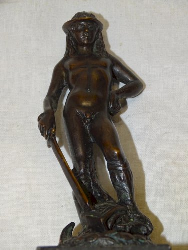 -JOLIE SCULPTURE BRONZE Patiné représentant le DAVID de DONATELLO non signé   D