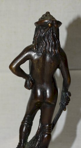-JOLIE SCULPTURE BRONZE Patiné représentant le DAVID de DONATELLO non signé   D