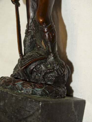 -JOLIE SCULPTURE BRONZE Patiné représentant le DAVID de DONATELLO non signé   D