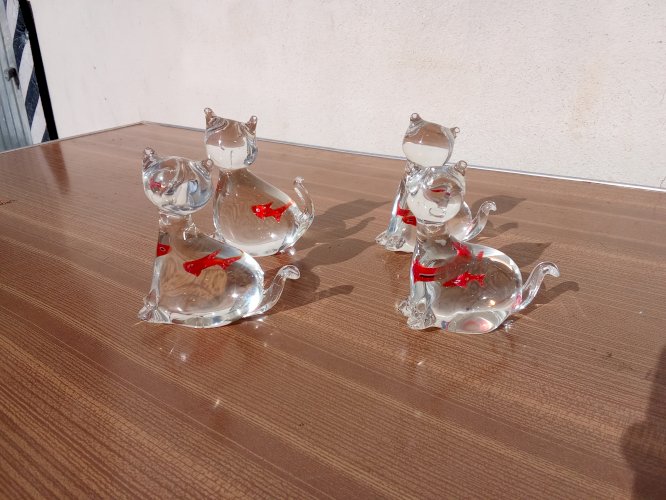 Jolie série de quatre chats en verre de Murano 