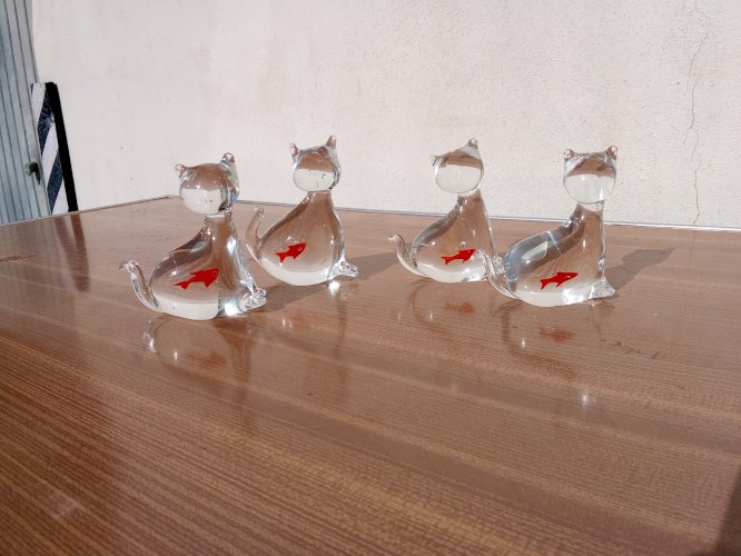 Jolie série de quatre chats en verre de Murano 