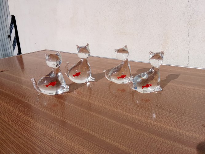 Jolie série de quatre chats en verre de Murano 