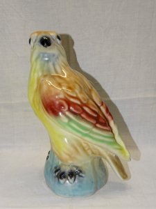 -JOLIE STATUETTE FAUCON COLORE EN CERAMIQUE SANS MARQUE APPARENTE COLLECTION  D