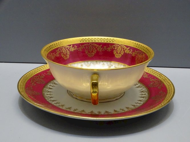 -JOLIE TASSE A 2 ANSES & SA SOUCOUPE PORCELAINE de LIMOGES BELLES DORURES  D