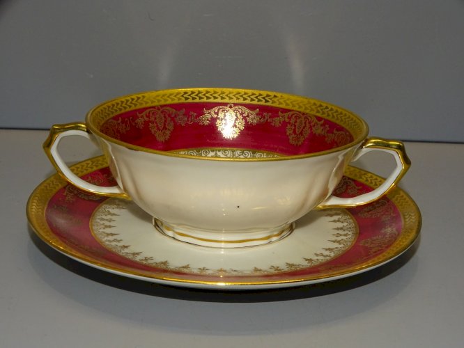 -JOLIE TASSE A 2 ANSES & SA SOUCOUPE PORCELAINE de LIMOGES BELLES DORURES  D