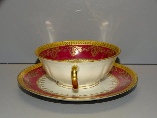 -JOLIE TASSE A 2 ANSES & SA SOUCOUPE PORCELAINE de LIMOGES BELLES DORURES  D
