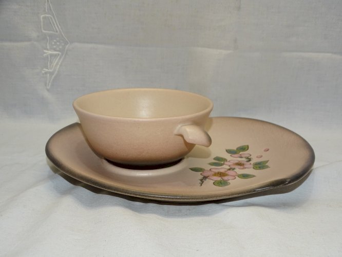 -JOLIE TASSE et SA SOUCOUPE CERAMIQUE ST PAIR sur MER déco Fleurs de cerisier