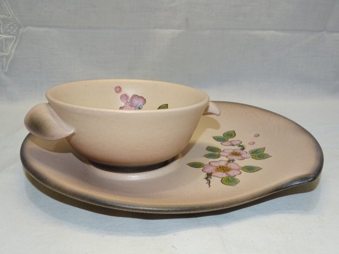 -JOLIE TASSE et SA SOUCOUPE CERAMIQUE ST PAIR sur MER déco Fleurs de cerisier