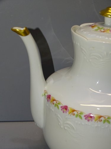 -JOLIE VERSEUSE PORCELAINE LIMOGES THE CAFE BELLES DORURES GUIRLANDES FLEURS  D