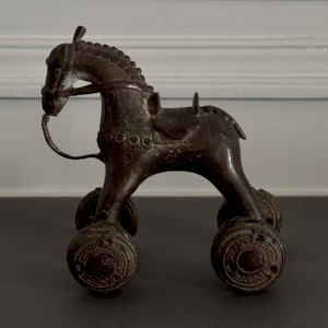 Jouet à roulettes en bronze patine chocolatée Inde Rajasthan M3722