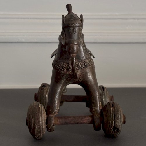 Jouet à roulettes en bronze patine chocolatée Inde Rajasthan M3722