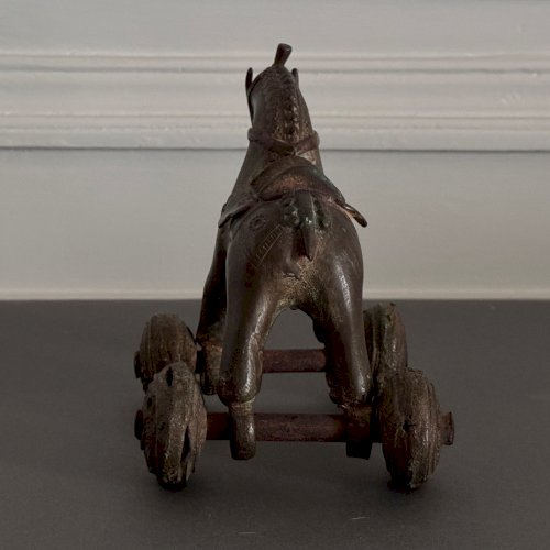 Jouet à roulettes en bronze patine chocolatée Inde Rajasthan M3722