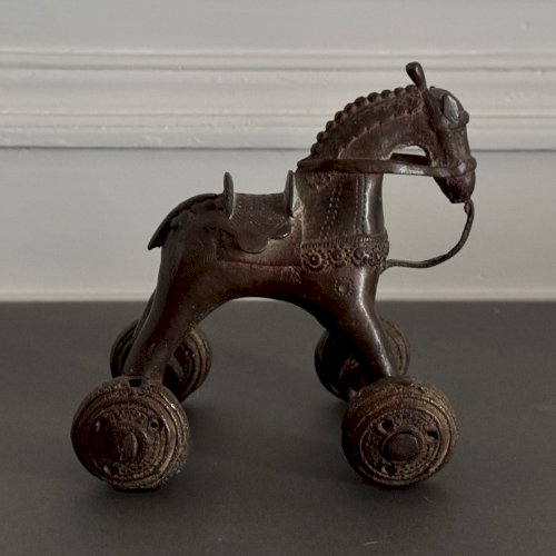 Jouet à roulettes en bronze patine chocolatée Inde Rajasthan M3722