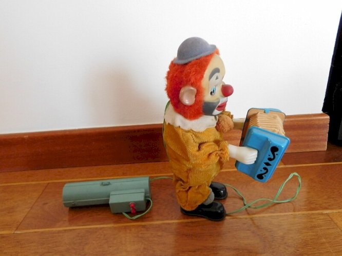 JOUET ANCIEN AUTOMATE FILOGUIDE CLOWN ACCORDEON