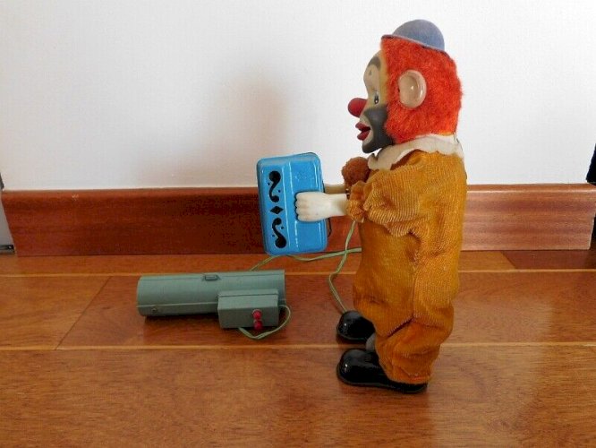 JOUET ANCIEN AUTOMATE FILOGUIDE CLOWN ACCORDEON