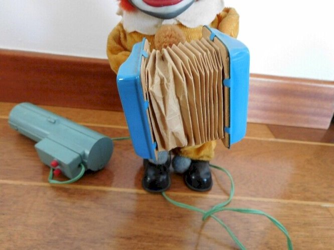 JOUET ANCIEN AUTOMATE FILOGUIDE CLOWN ACCORDEON