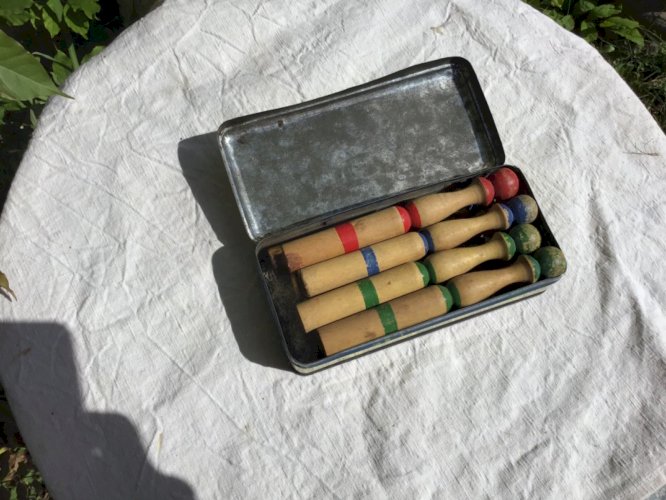 JOUET ANCIEN, petit JEU de QUILLES en BOIS PEINT vers 1950 boîte bergamote nancy