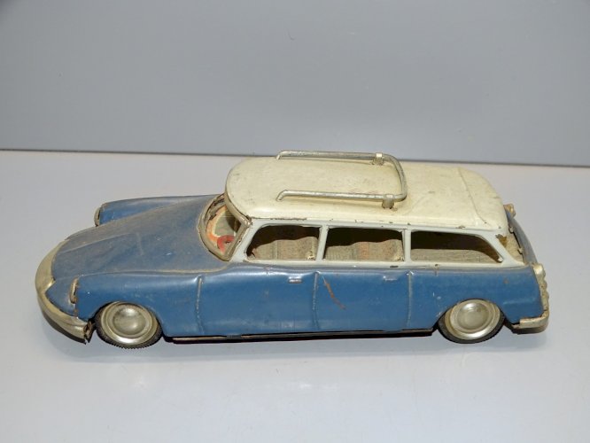 - JOUET ANCIEN VOITURE A FRICTION DS 19 BREAK METAL JOUSTRA? Longueur 20,8 cm D