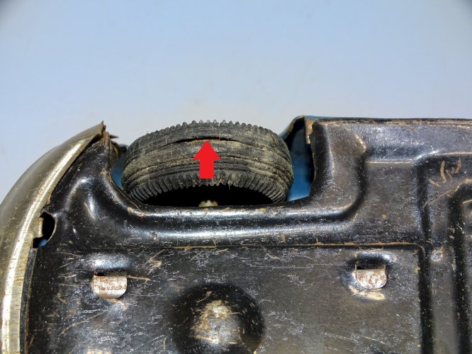- JOUET ANCIEN VOITURE A FRICTION DS 19 BREAK METAL JOUSTRA? Longueur 20,8 cm D