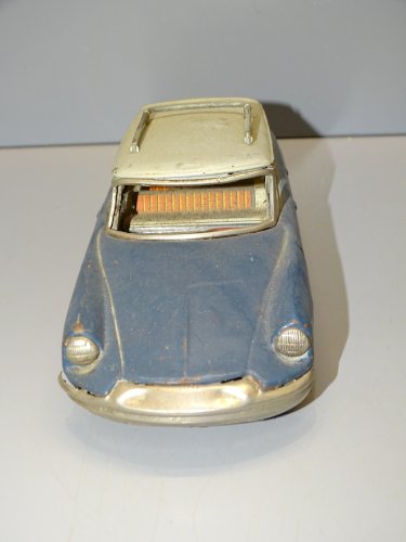- JOUET ANCIEN VOITURE A FRICTION DS 19 BREAK METAL JOUSTRA? Longueur 20,8 cm D
