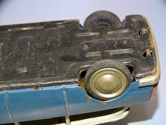 - JOUET ANCIEN VOITURE A FRICTION DS 19 BREAK METAL JOUSTRA? Longueur 20,8 cm D