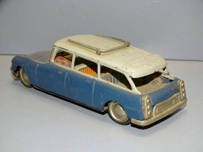 - JOUET ANCIEN VOITURE A FRICTION DS 19 BREAK METAL JOUSTRA? Longueur 20,8 cm D