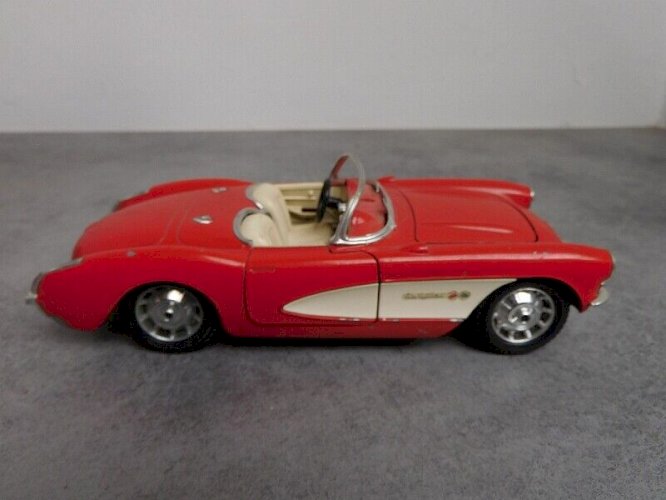 JOUET ANCIEN VOITURE BURAGA CHEVROLET 1957 ECHELLE 1/24 ème N°47