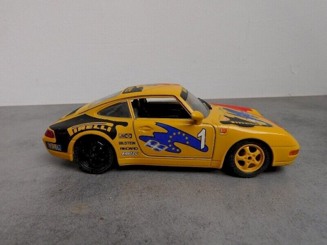 JOUET ANCIEN VOITURE BURAGA PORSCHE 911 CARRERA 1993 ECHELLE 1/24 ème N°48