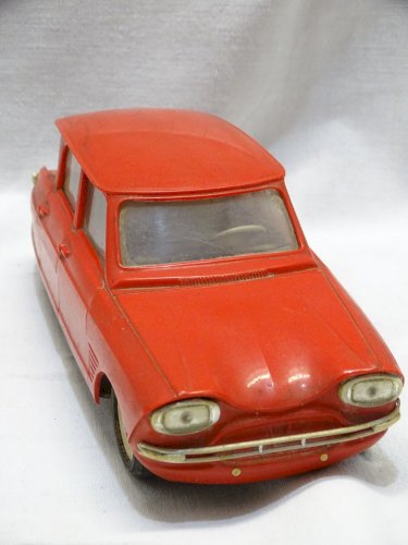 - JOUET ANCIEN VOITURE CITROEN AMI 6 ECHELLE 1/20 PLASTIQUE ROUGE A FRICTION