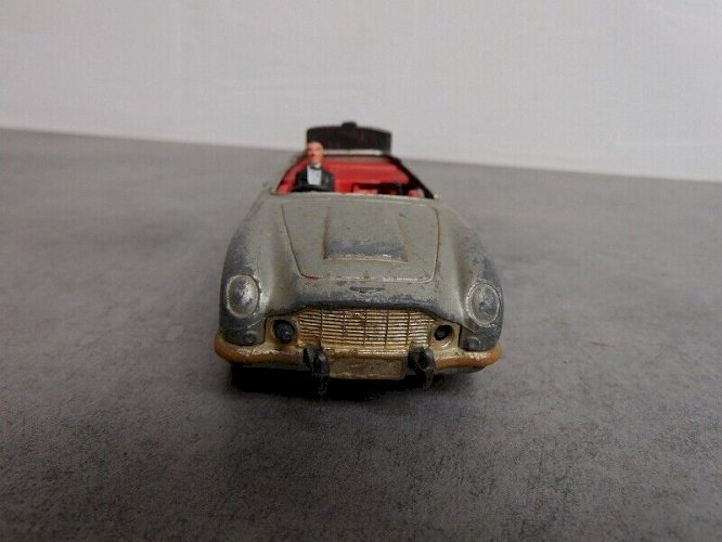 JOUET ANCIEN VOITURE CORGI 07 ASTON MARTIN DBS N°19