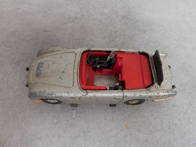 JOUET ANCIEN VOITURE CORGI 07 ASTON MARTIN DBS N°19