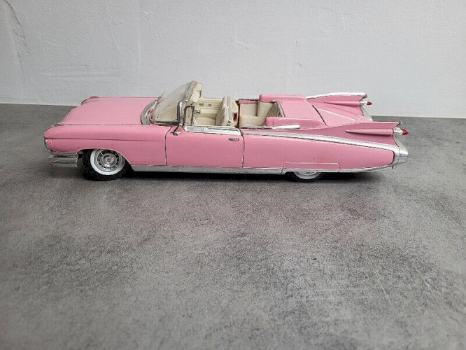 JOUET ANCIEN VOITURE MAISTO CADILLAC N9
