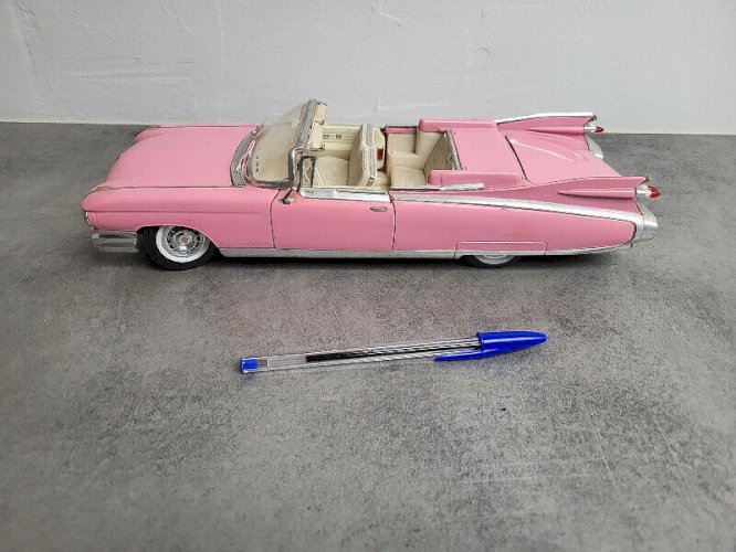 JOUET ANCIEN VOITURE MAISTO CADILLAC N9
