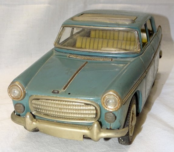 - JOUET ANCIEN VOITURE PEUGEOT 404  METAL JOUSTRA made in France  Longueur 30 cm