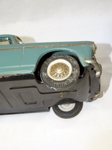 - JOUET ANCIEN VOITURE PEUGEOT 404  METAL JOUSTRA made in France  Longueur 30 cm