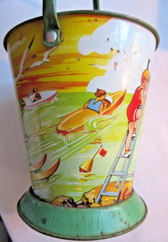 Jouet de plage vers 1950, seau en tôle décoré de jeux divers signé AD, Fer-embal