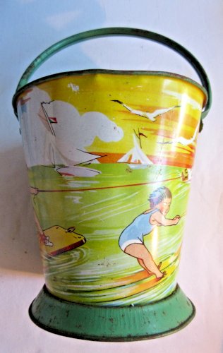 Jouet de plage vers 1950, seau en tôle décoré de jeux divers signé AD, Fer-embal