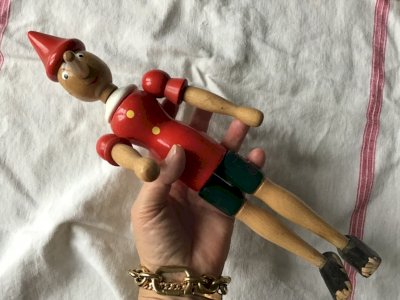Jouet vintage en bois tourné, laqué et articulé figurant PINOCCHIO 30cm