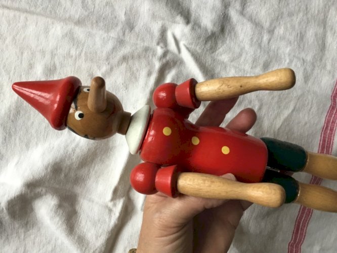 Jouet vintage en bois tourné, laqué et articulé figurant PINOCCHIO 30cm