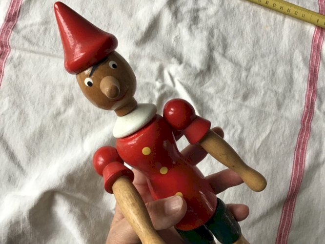 Jouet vintage en bois tourné, laqué et articulé figurant PINOCCHIO 30cm
