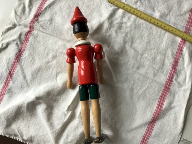 Jouet vintage en bois tourné, laqué et articulé figurant PINOCCHIO 30cm