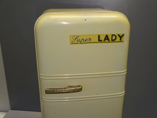 -JOUET VINTAGE REFRIGERATEUR SUPER LADY MADE IN ITALY  BOLOGNA COLLECTION déco D