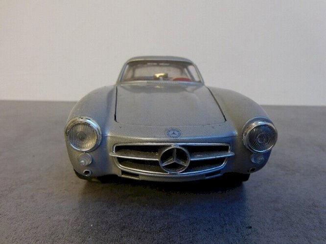JOUET VOITURE MERCEDES 300 SL URAGO 1/16 N°61