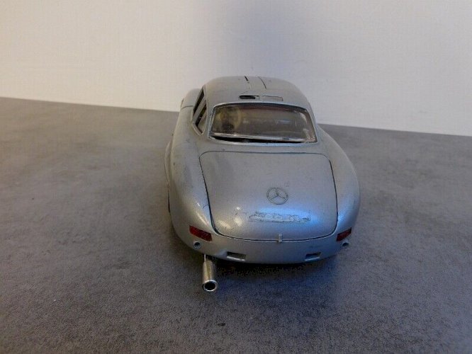 JOUET VOITURE MERCEDES 300 SL URAGO 1/16 N°61