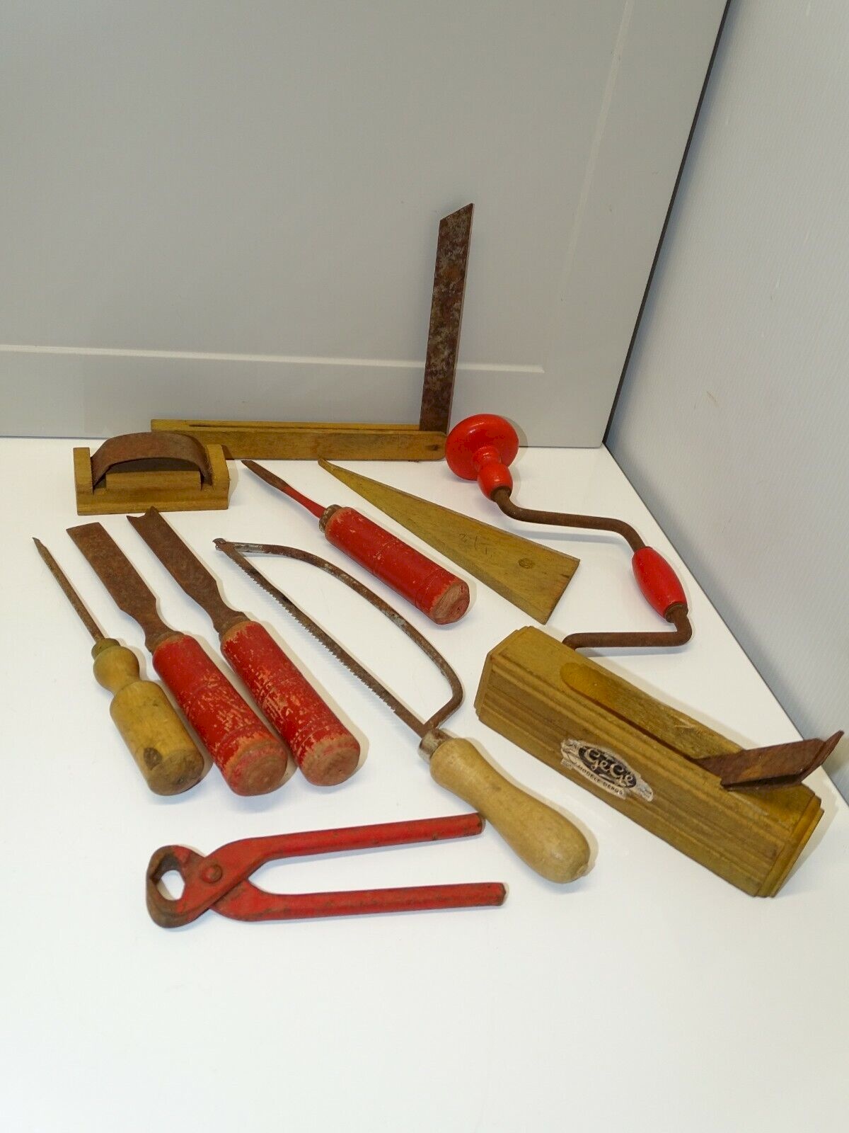 11 Outils Anciens En Bois Gege Pour établi De Menuisier - Jouets Miniature Collection
