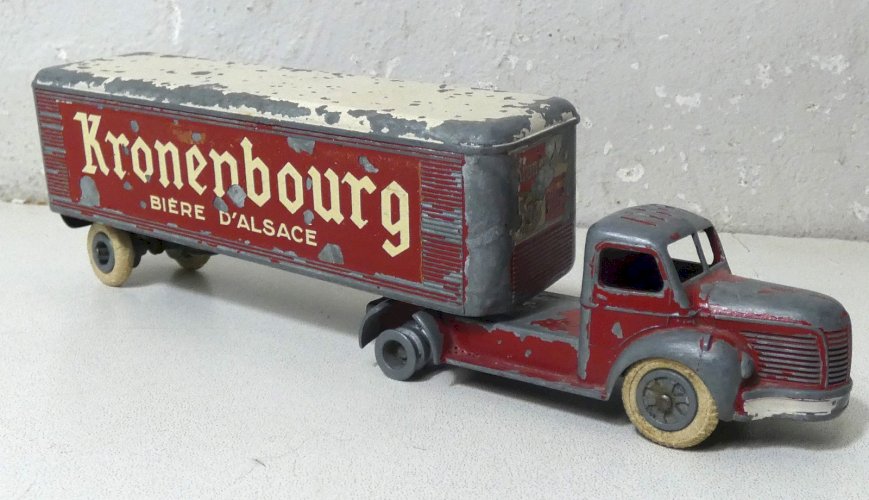 JRD  berliet semi remorque KRONENBOURG modele rouge a toit blanc