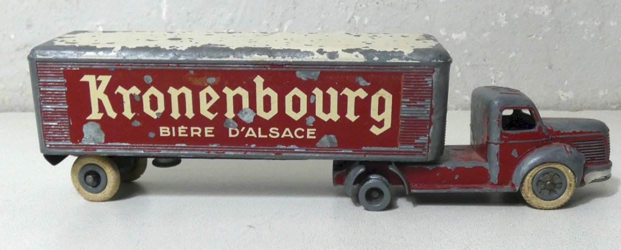 JRD  berliet semi remorque KRONENBOURG modele rouge a toit blanc